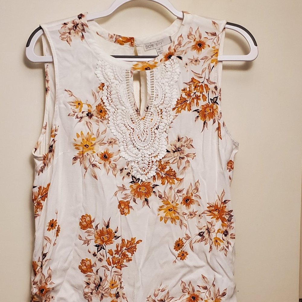 Quin Sleeveless Keyhole Crochet Blouse